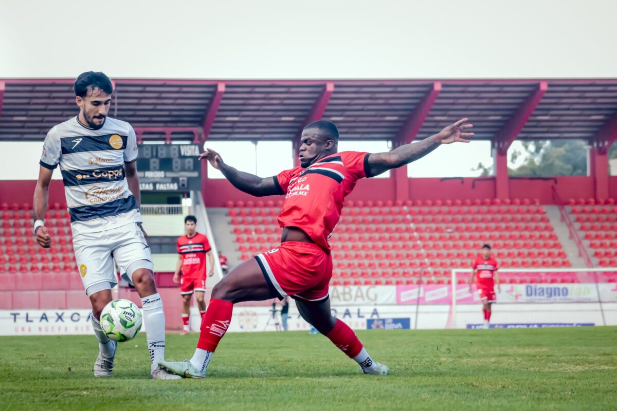 llevant vise première suivre match analyser
